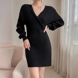 Casual Dresses Women Knitting Dress Sexig Cross V-ringen Långärmad bodycon Solid Color Hip Wrapped Lady Mini