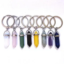 Keychains 15pcs 자연스러운 돌 육각형 프리즘 키 링은 컬러 치유 핑크 크리스탈 카 장식 키 홀더 남성 남성