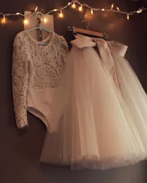 Alencon Lace Leotard and Champagne Ivory Tulle Skirt Leng Sleeve Flower Girl Dress 2018最新のビンテージガールドレス結婚式7662894