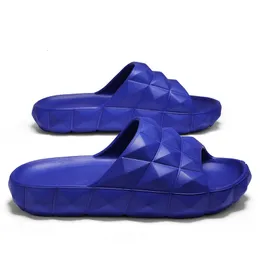 Slipare för kvinnor Summer Fashion Swing Pool Shoe Soft Sole Sole Sole Män iögonfallande Leisure Sandal Non-Slip Badrumsko 240129