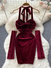 Abiti casual YuooMuoo Abito da donna Set Pacchetto sexy Fianchi Mini Party Slim Vita alta Halter Natale Rosso Nero Gotico Corto