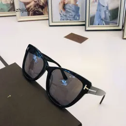 أسلوب Tom-Fords الموضة مع مصممة العلامة التجارية للعلامة التجارية Box Square Square Frame Sunglass Original Show Design Summer X5K8 TWV8