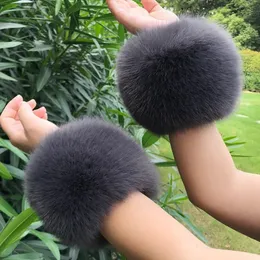 Qearlstar 100% High Quality Women Faux Fur Cuffs Elastic Arms Warmer Plush Thick Wristband Female Fur Oversleeve Hand Ring 240201