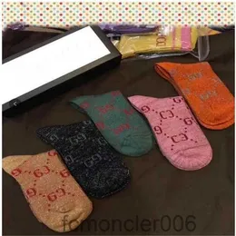 الجوارب الرجالية النساء القطن جميع المباراة ألوان صلبة GG Slippers خطاف الكاحل التنفس الأسود أبيض كرة القدم كرة السلة الرياضة تخزين الفاخرة 5pcs/الكثير gdfr