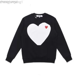 24SS Desginer CDGS T Shirt Comes Des Garcons Heyplay Peach Hjärtmärke Märken Mens och Womens Round Neck Pullover Tröja Skjorta Vitt hjärta Lång ärm underrock Co