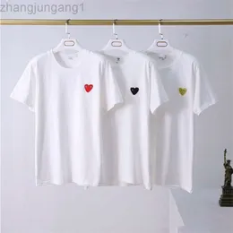 24SS Desginer CDGS T Shirt Commes des Garcons Red Heart Embroidery Half Sleeved Mens and Womens Parent-Child Play Cofted Cotton Serves Shorts White