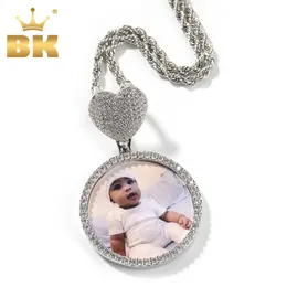 THE BLING KING Runde Herz-Verschluss-Medaillons, individueller Po-Memory-Anhänger, gravierter Name, HipHop-Schmuck, personalisierte Geschenke für Männer und Frauen, 240202