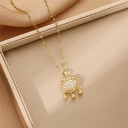 Catene Ruyi Peace Lock Collana con ciondolo in calcedonio bianco Piccola catena femminile con clavicola leggera Regalo di compleanno semplice per le vacanze di lusso