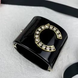 Top Designer Armbänder Buchstaben Armreif Gold Diamant Perlenarmband Mode Armreif Armbänder für Frau Paar Schmuck Versorgung