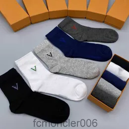 SS Mens Socks Classic Letter Luxury Sports Winter Printing broderad bomullsmatchning Box Fashion Casual 1 G3U4