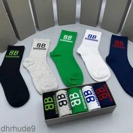 Modedesigner Damen Herren Socken Fünf Paar Luxe Sports Winter B Buchstabe Bedruckte Socke mit Box N1 2IKI