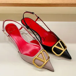 مضخات العلامة التجارية للنساء الكعب العالي أحذية مدببة الكلاسيكيات المعدنية v-buckle عارية أسود أحمر ماتي 6 سم 8 سم