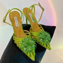 2024 Aquazzura Çiçek Kristal Emik Saten Slingback Sandalet Ayak Bileği Kayış Pompaları 11cm Stiletto Topuklu Kadın Tasarımcı Sandal Akşam Partisi Düğün Ayakkabıları