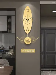 壁の時計時計とリビングルームミニマリスト家庭用銅光豪華なアートパーソナリティ雰囲気