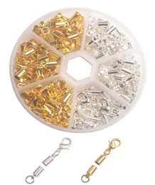 Una scatola da 90 set di estremità del cordone placcato in argento dorato con chiusura per pelle da 2 mm, 3 mm, 4 mm nel contenitore1470115