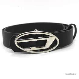 Cintura di moda firmata Nuova fibbia a scatto ovale in metallo con lettera d per uomo e donna Disel decorativo versatile abbinato TRL4