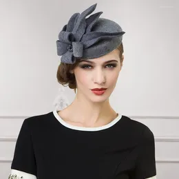 BERETS 2024女性のための冬のウール帽子ダンスエレガンススモールフラワーハットなしBRIMブランドデザイナーブラックグレーB-2066
