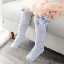 Barnstrumpor Baby Girls Socks Toddlers Bow Long Sock Kids Knee High Soft Mesh Spanish Style Hollow Out Lace Stocking Spädbarn Thin Solid Sock