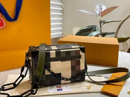 Mini yumuşak gövde 24 s/s Tasarımcı Erkekler Crossbody Bag Yüksek Kaliteli Damoflage Tuval Deri Piksel Desen Tek Omuz Çantası Zinciri Dekorasyon Çanta M24581