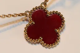 2024 Classic Four Leaf Clover Necklaces Pendants Girl Valentine 's Mother's Day Engagement Jewelry Gift Q5를위한 18k 18k.