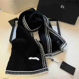 Sciarpa di design di lusso Sciarpe di cashmere calde lavorate a maglia Schal Sciarpa da donna autunno e inverno Tocco confortevole Echarpe Luxe Dimensioni 35x190 cmZFUX