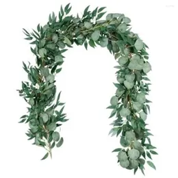 Fiori decorativi Foglia verde Foglie artificiali Viti di eucalipto realistiche per lo sfondo del matrimonio e il tavolo delle porte della decorazione della parete