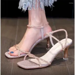 Sandały Wróżki Style kobiety 2024 Letnie modowe krinestony wysokie obcasy kwadratowe palec u nogi buty elegancki sukienka sandalias