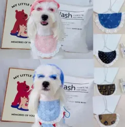 Hundkläder lyxiga husdjursbandanas 8Colors modemärke brev broderi husdjur saliv handdukar personlighet charm neddy bulldog triangel halsduk bågar bågar