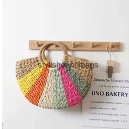 Totes Rainbow Color Straw Bag 2023 Ny sommars halvcirkel Handhållen vävd Seaside Holiday Beach Hand Bagh24217