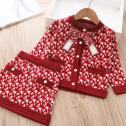 Girls Luxury 2st Knitting Set Princess Classic Clothes Winter Sweater Kjol Birthday Uniform för 18 års barnvagnar 240129