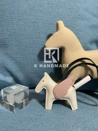 K HANDMADE 100 couro genuíno Bolsa de pele de cordeiro acessório pingente cavalo pequeno voador 240227