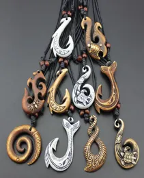 Joias da moda inteiras 10 peças estilo misto joias havaianas esculpidas à mão imitação de osso gancho de peixe pingente colar amuleto presente mn6035446