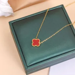 2024Jewlery Designer for Women Clover Necklace Silver Chain Men Simple Flower Rhinestone Halsband Guldpläterad dubbelsidig rund halsbandsfestival Giftq3 2024