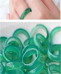 100 Mixed Size Natural High Quality Jade Ring Burma Straight Pick Color är full av variation 25241771