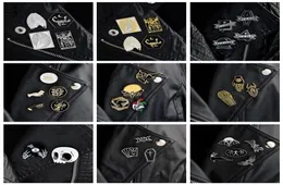 Qihe 25pcsset Goth Punk Brooches for men darkラペルピンスカルデビルバットコフィンスケルトンゴシックジュエリー5760689