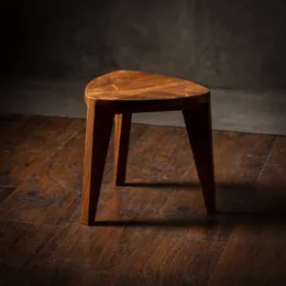Piccolo sgabello a tre gambe in legno di noce - Seduta piatta - Fatto a mano - Finitura naturale - Altezza 12 pollici - Tavolino - Sgabello a gradini