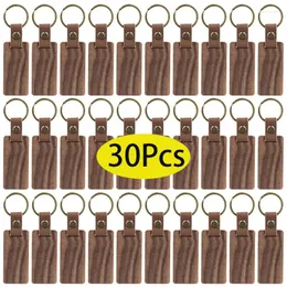 Keychains 30pcs Wood Blank와 가죽 스트랩 호두 키링 DIY 키 태그