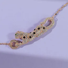 Collana corta di ghepardo con vernice di tendenza della moda europea e americana con catena a strati in argento sterling S925 con diamanti pieni di clavicola leopardata per uomini e donne alla moda