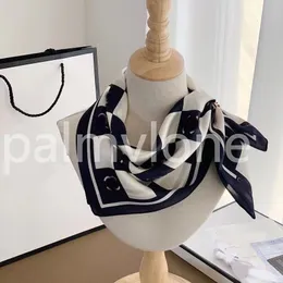 Canali sciarpa di seta sciarpa di chiffon di alta qualità Sciarpa di design Scialle per capelli nero Carattere Lettera Stampa animale Fazzoletti da collo Designer Donna 70 * 70 cm