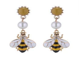 Gelbgold-Designer-Bienen-Ohrstecker für Damen, trendige Biene, Perle, niedlicher Biene-Anhänger, langer Ohrstecker, Schmuck, Geschenke für Frauen 1090032
