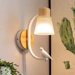 Lâmpada de parede Nordic cabeceira com interruptor moderno vidro resina pássaro luminária para sala de estar arandela casa decoração de madeira lamparas