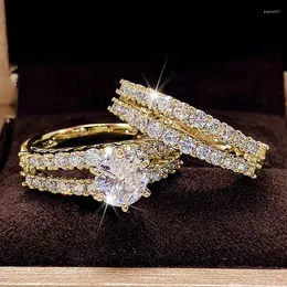 クラスターリングHuitan Trendy Hollow Set Full Bling Iced Out CZ Stone Luxury Women Wedding Engainge 2PCS Jewelry Drop