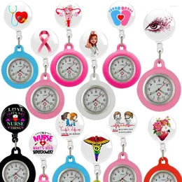 Orologi da tasca 10 pz/lotto Cartoon Medicina Icone mediche Assistenza sanitaria Infermiera Dottore Badge Reel Clip a scomparsa Spille Orologio da tasca