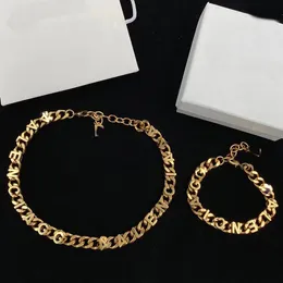 Kuba kedjedesigner smycken sätter halsbandsarmband kedja 18k guld pläterad med modebrev för kvinnor män