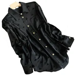 Новый дизайн, женская блузка с флокирующимся принтом букв и отложным воротником, рубашка из атласной ткани с длинными рукавами, свободные топы-палаццо, SMLXL