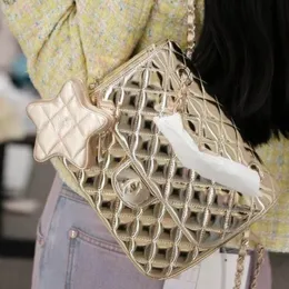 Женские дизайнерские сумки 2024, ранняя весна, новый металлический рюкзак 24c, сумка со звездой, яркий рюкзак с цепочкой из ромбовидной решетки