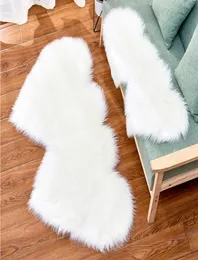 Tappeti in peluche I produttori di tappeti simili alla lana forniscono decorazioni per la casa divano del soggiorno ispessimento doppio creativo a forma di cuore cus6478271