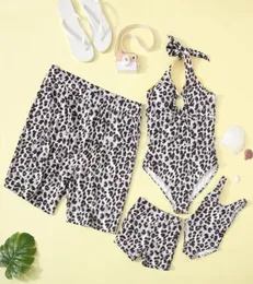 Família combinando roupas de banho meninas leopardo colete maiôs mãe sexy siamês roupa de banho meninos pai praia calções de banho A166654051423942