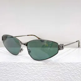 Luksusowe designerskie kobiety okulary przeciwsłoneczne BB0335S ciemne srebrne kocie oko metalowa rama zielona UV400 Moda retro okulary przeciwsłoneczne Aviator Lady Casualne okulary