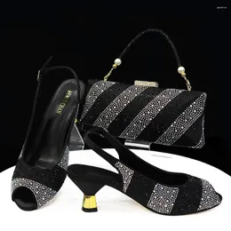 Sapatos de vestido Doershow vendendo preto e bolsas para combinar conjunto Itália Bombas de festa Italiana combinando bolsa de sapato para festa!HTY1-23